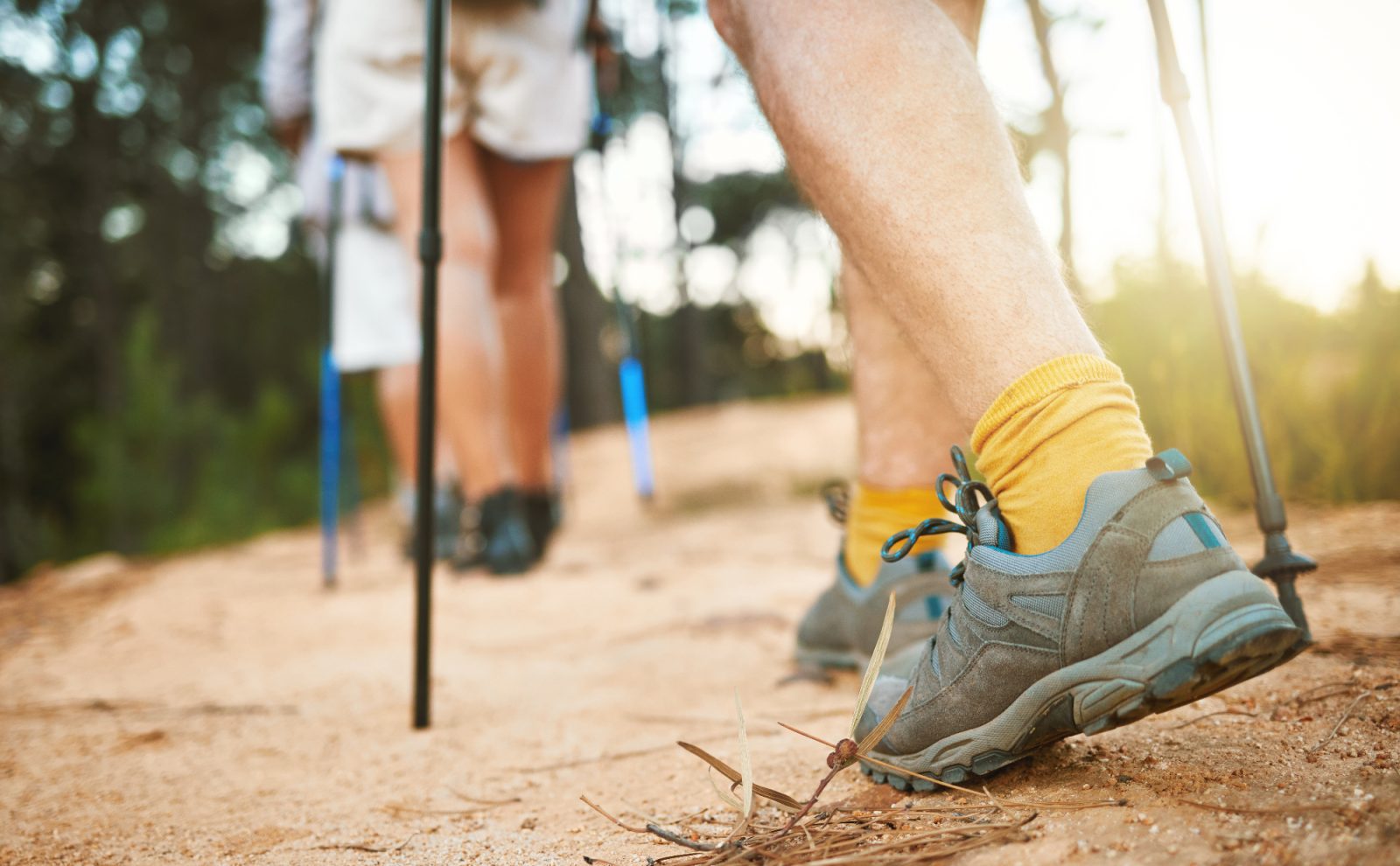 Kaj so trekking čevlji in kdaj so primerna izbira ter kako lahko doprinesejo k naši športni aktivnosti